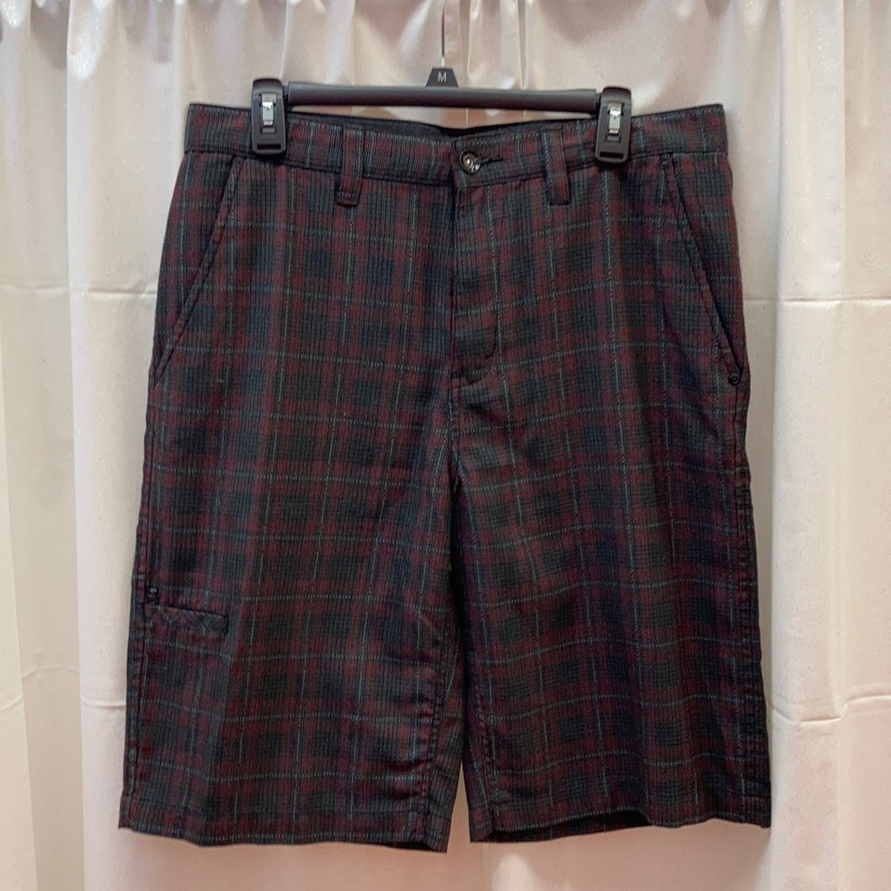 Gray & red stripe men’s shorts